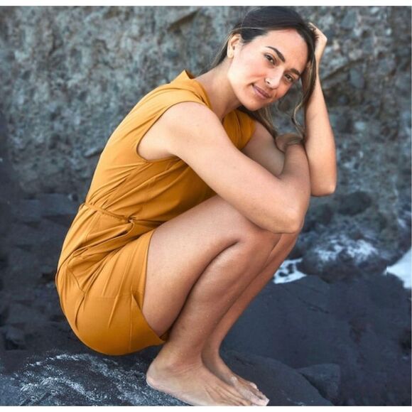 NWT Athleta Marlow Romper‎ Size Medium Tuscan Yellow Gold - Picture 2 of 8